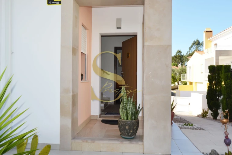 Moradia T4 para Venda em Gaeiras Foto 2