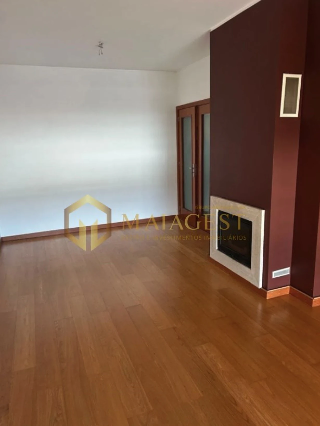 Apartamento T2 para Arrendamento em Nogueira e Silva Escura Foto 1