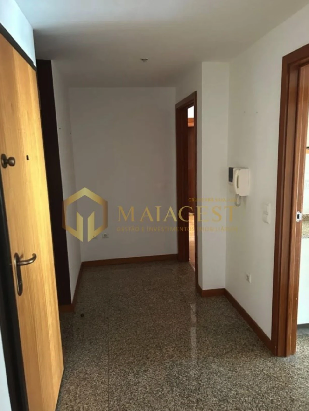 Apartamento T2 para Arrendamento em Nogueira e Silva Escura Foto 2