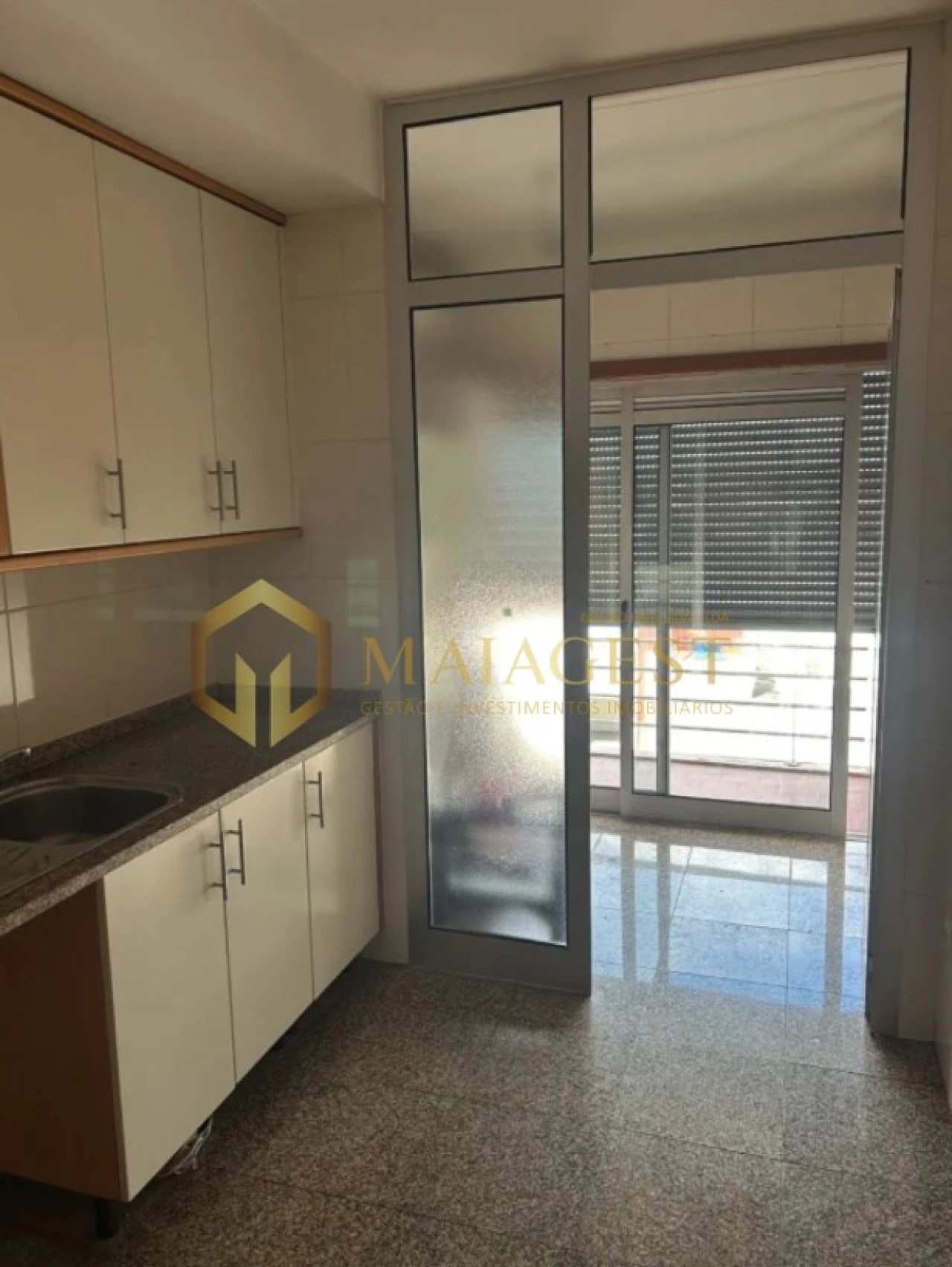 Apartamento T2 para Arrendamento em Nogueira e Silva Escura Foto 4