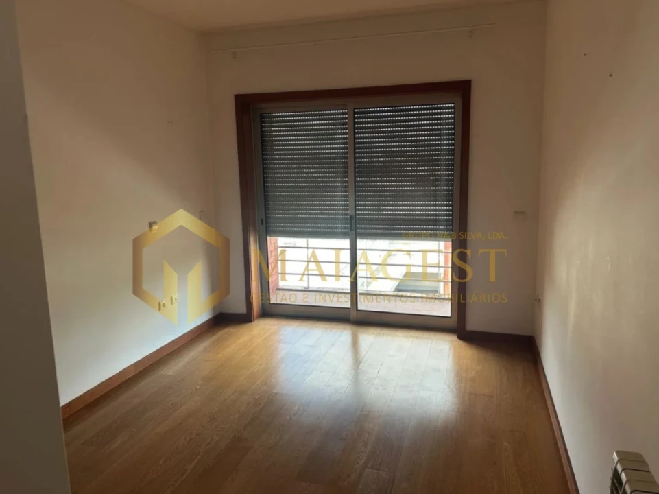 Apartamento T2 para Arrendamento em Nogueira e Silva Escura Foto 5