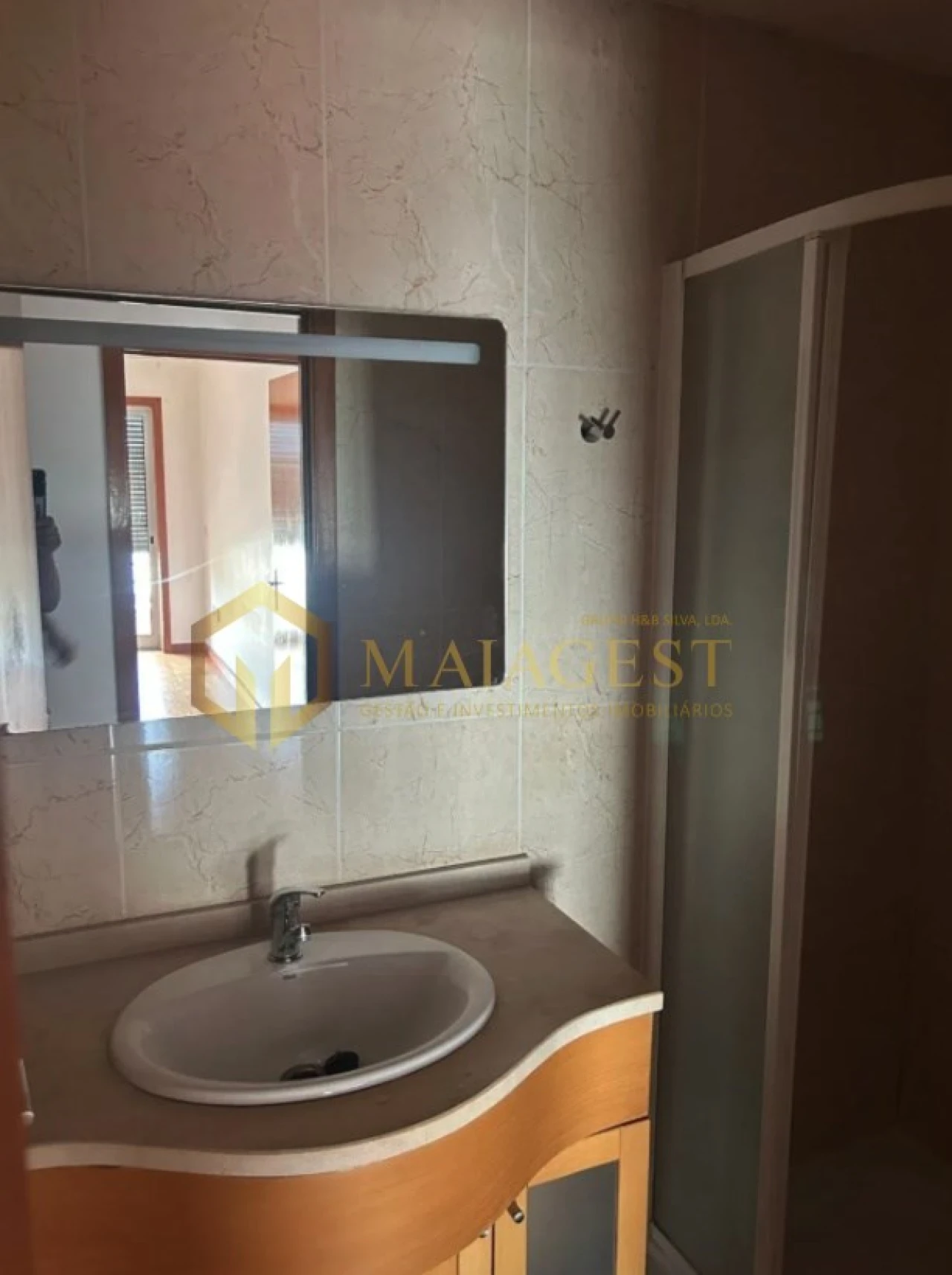 Apartamento T2 para Arrendamento em Nogueira e Silva Escura Foto 11