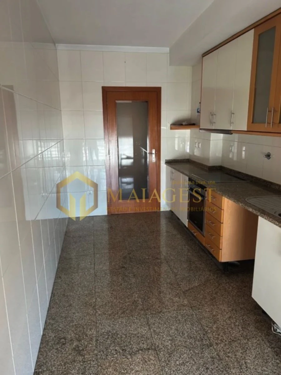 Apartamento T2 para Arrendamento em Nogueira e Silva Escura Foto 3