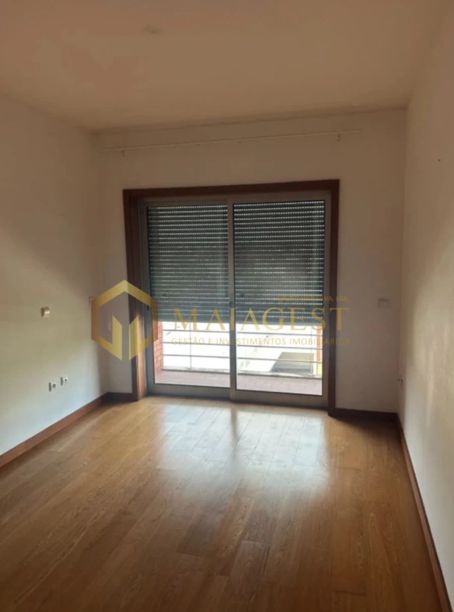 Apartamento T2 para Arrendamento em Nogueira e Silva Escura Foto 6