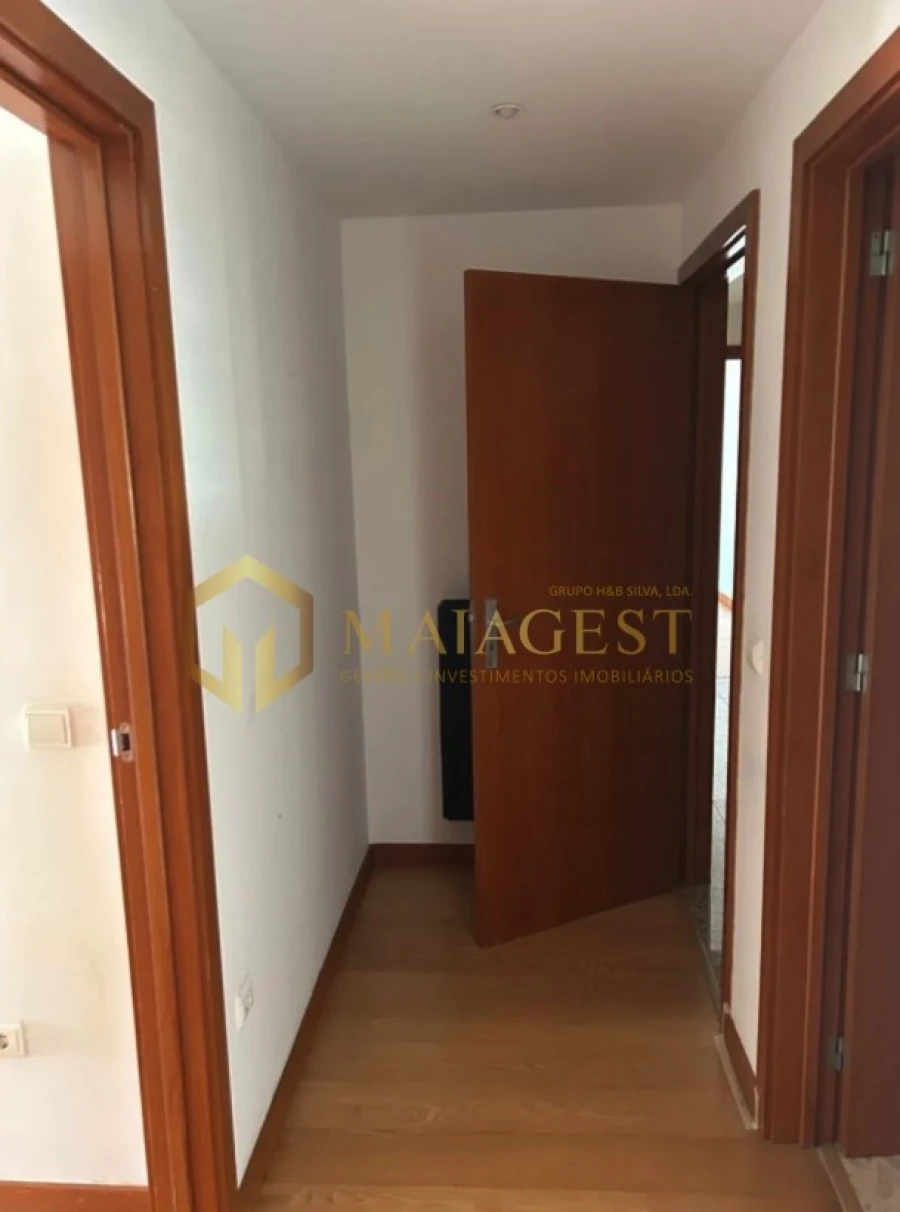 Apartamento T2 para Arrendamento em Nogueira e Silva Escura Foto 7