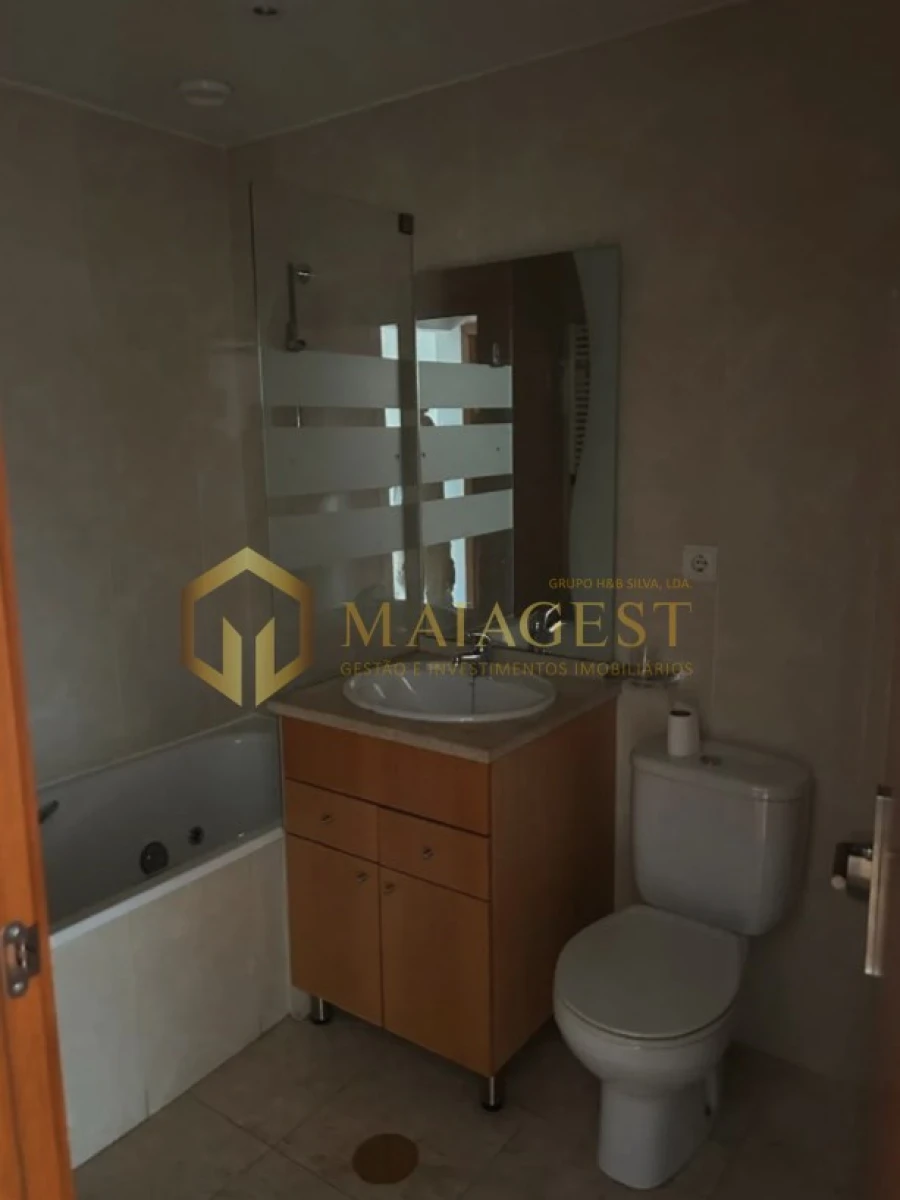 Apartamento T2 para Arrendamento em Nogueira e Silva Escura Foto 9