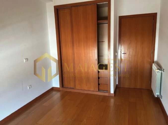 Apartamento T2 para Arrendamento em Nogueira e Silva Escura Foto 10