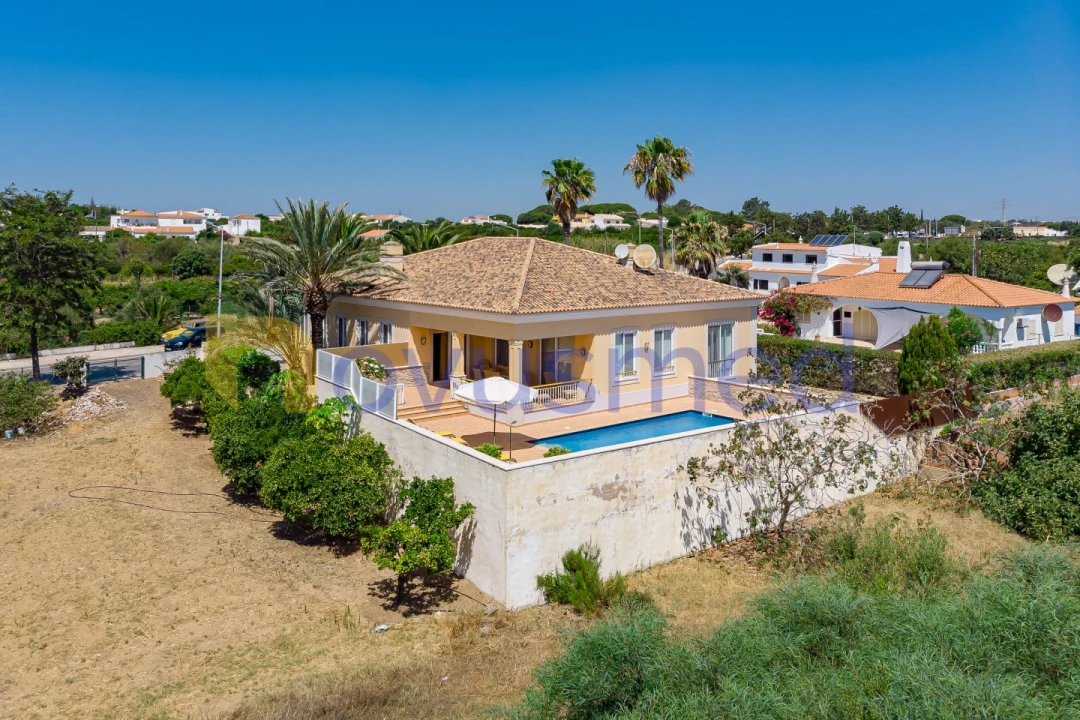 Moradia T4 para Venda em Albufeira e Olhos de Água Foto 15