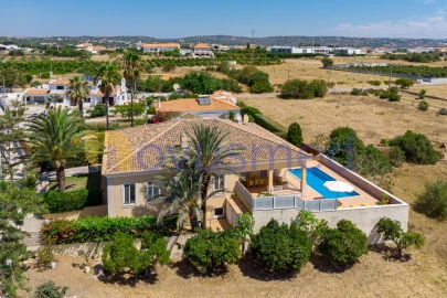 Moradia T4 para Venda em Albufeira e Olhos de Água