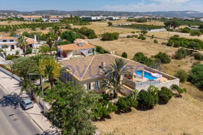 Moradia T4 para Venda em Albufeira e Olhos de Água