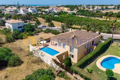 Moradia T4 para Venda em Albufeira e Olhos de Água
