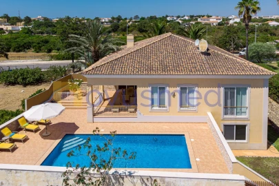 Moradia T4 para Venda em Albufeira e Olhos de Água