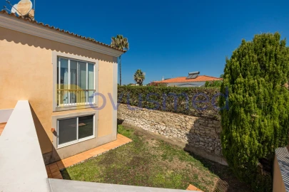 Moradia T4 para Venda em Albufeira e Olhos de Água
