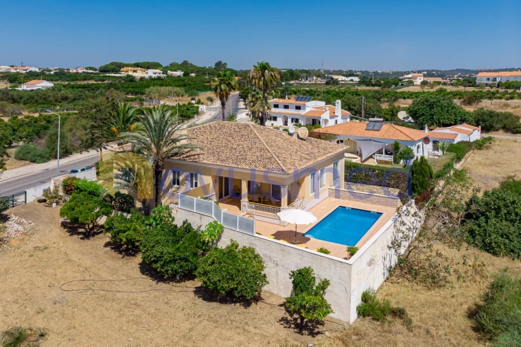 Moradia T4 para Venda em Albufeira e Olhos de Água Foto 14