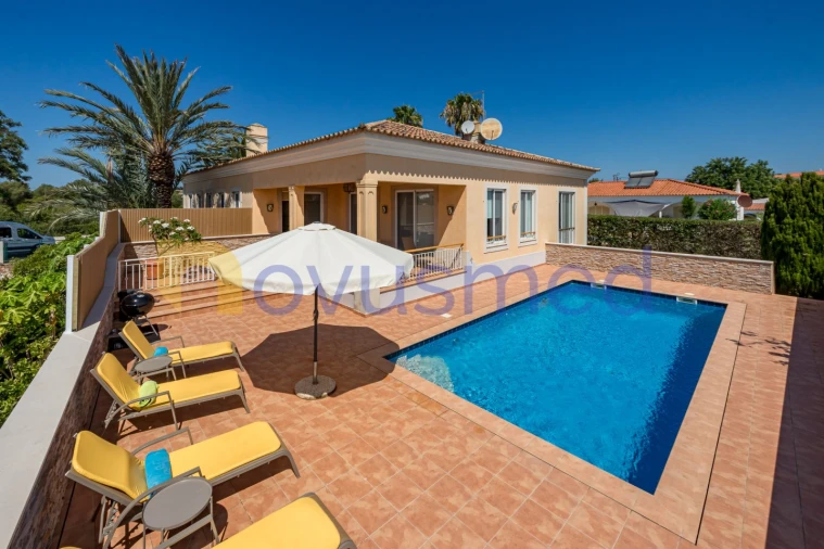 Moradia T4 para Venda em Albufeira e Olhos de Água Foto 11