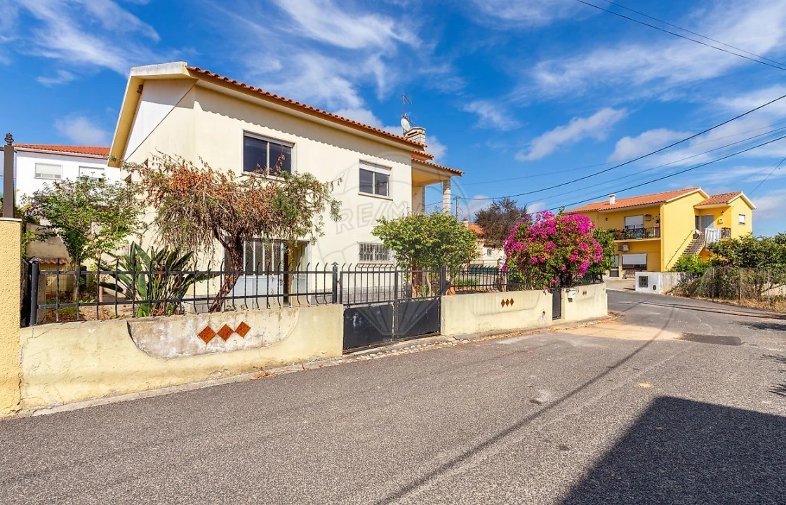 Moradia T5 para Venda em Campelos e Outeiro da Cabeça Foto 3