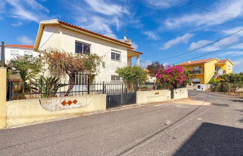 Moradia T5 para Venda em Campelos e Outeiro da Cabeça Foto 3