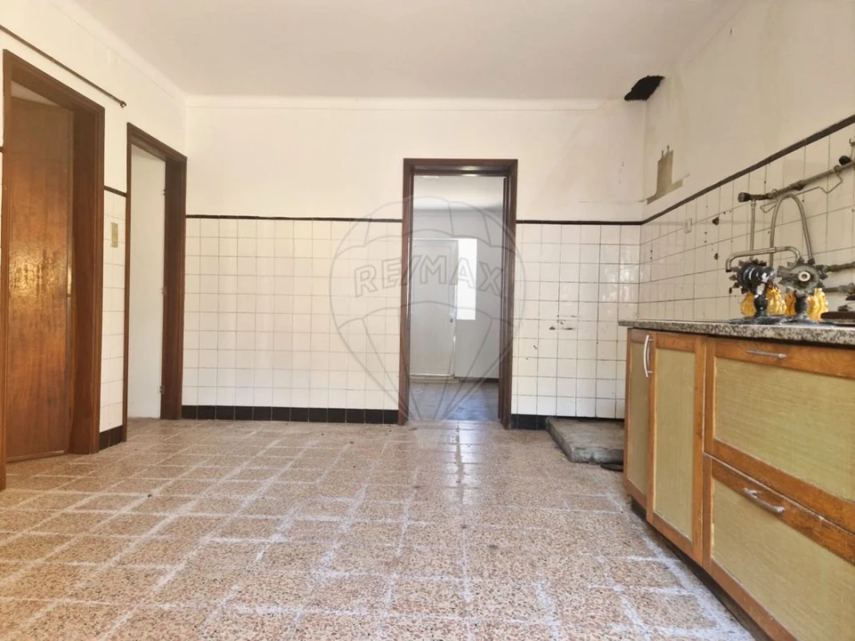 Moradia T5 para Venda em O. Azeméis, Riba-Ul, Ul, Macinhata Seixa, Madail Foto 3