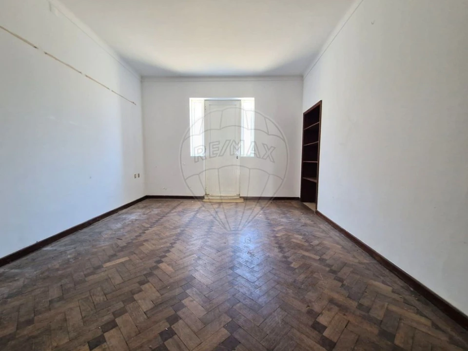 Moradia T5 para Venda em O. Azeméis, Riba-Ul, Ul, Macinhata Seixa, Madail Foto 5