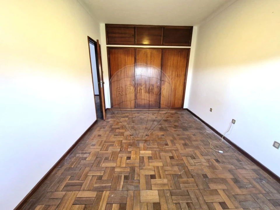 Moradia T5 para Venda em O. Azeméis, Riba-Ul, Ul, Macinhata Seixa, Madail Foto 9