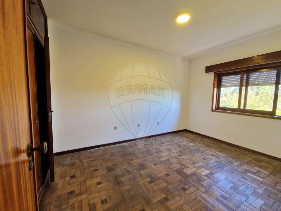 Moradia T5 para Venda em O. Azeméis, Riba-Ul, Ul, Macinhata Seixa, Madail Foto 10