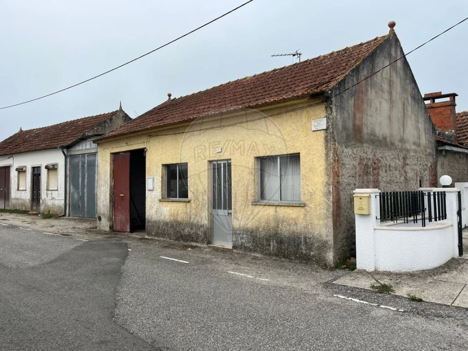 Moradia T2 para Venda em Ouca Foto 23