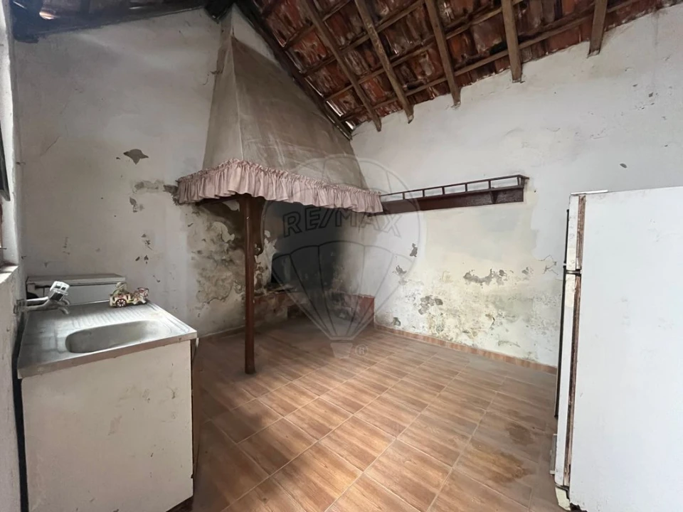 Moradia T2 para Venda em Ouca Foto 13