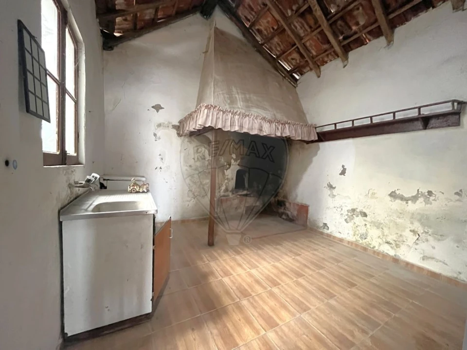 Moradia T2 para Venda em Ouca Foto 11