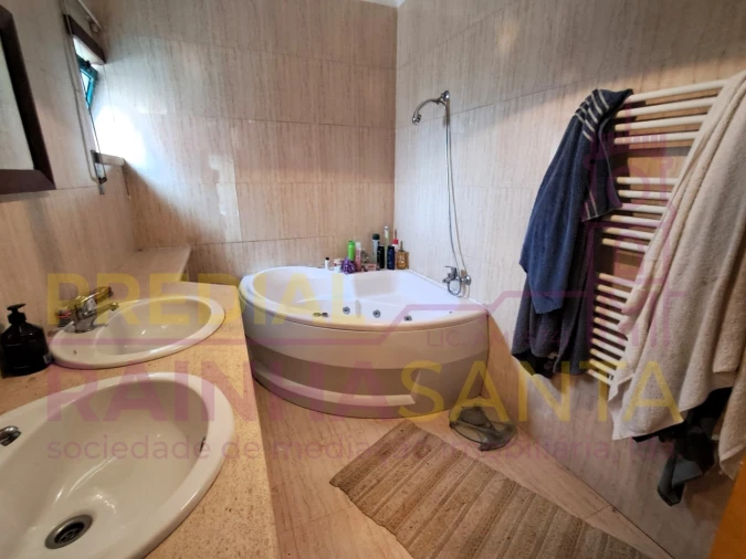 Moradia T3 para Venda em Ega Foto 9