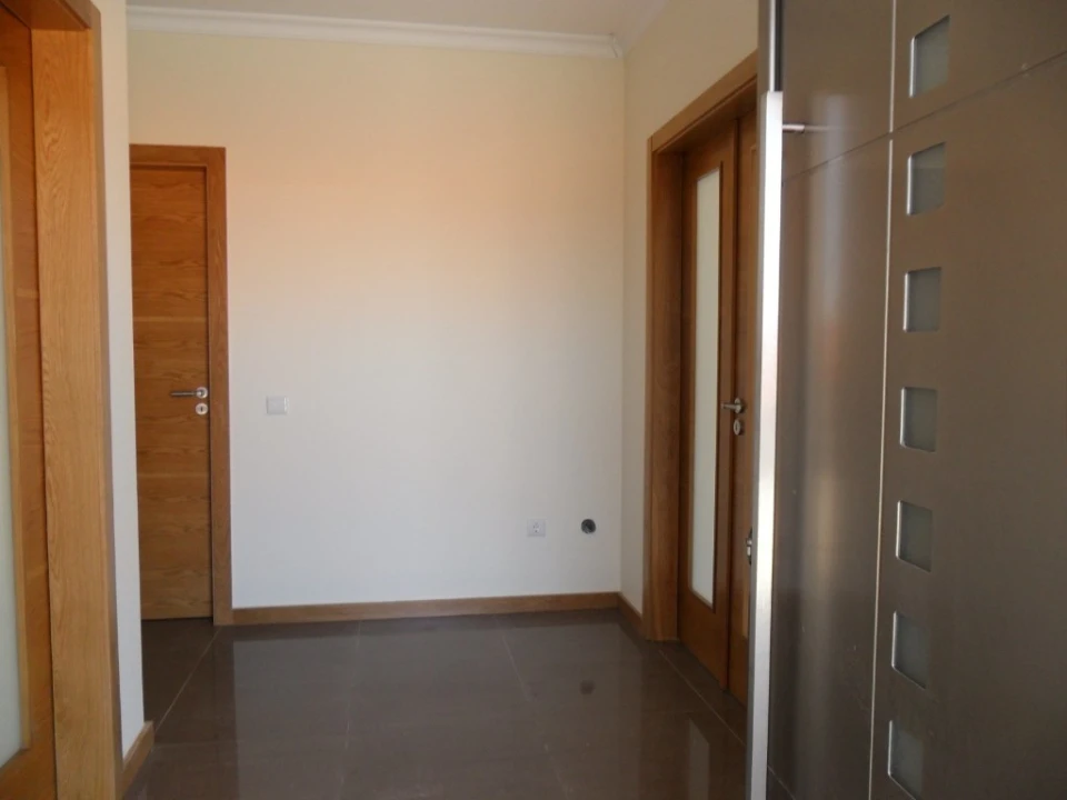 Moradia T3 para Venda em Duas Igrejas Foto 2