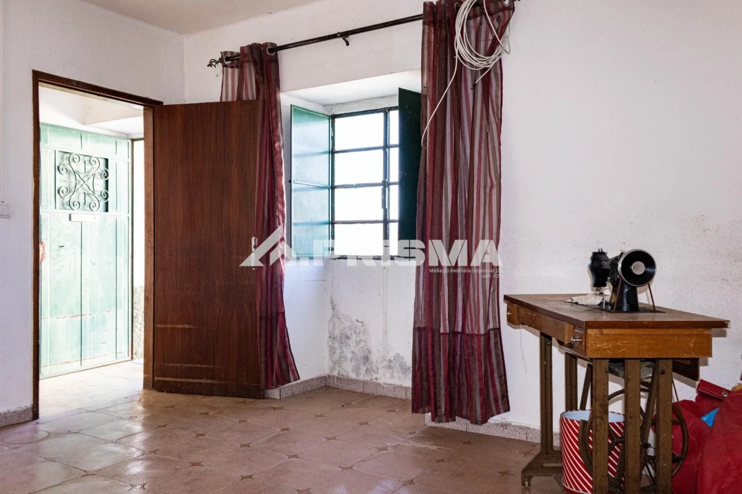 Moradia T3 para Venda em Escalos de Baixo e Mata Foto 1