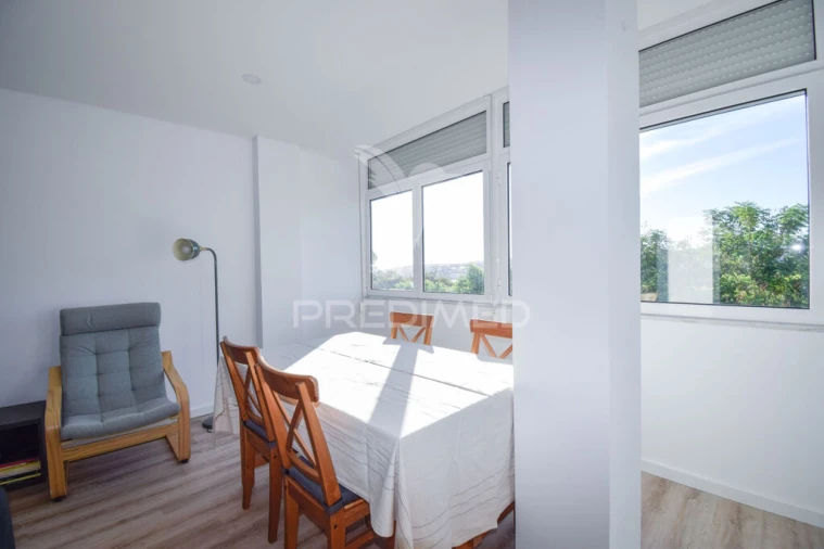 Apartamento T2 para Venda em Alfragide Foto 8