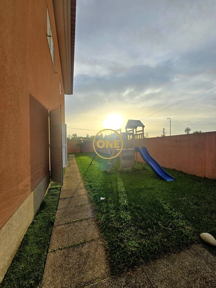 Moradia T4 para Venda em Lousado Foto 11