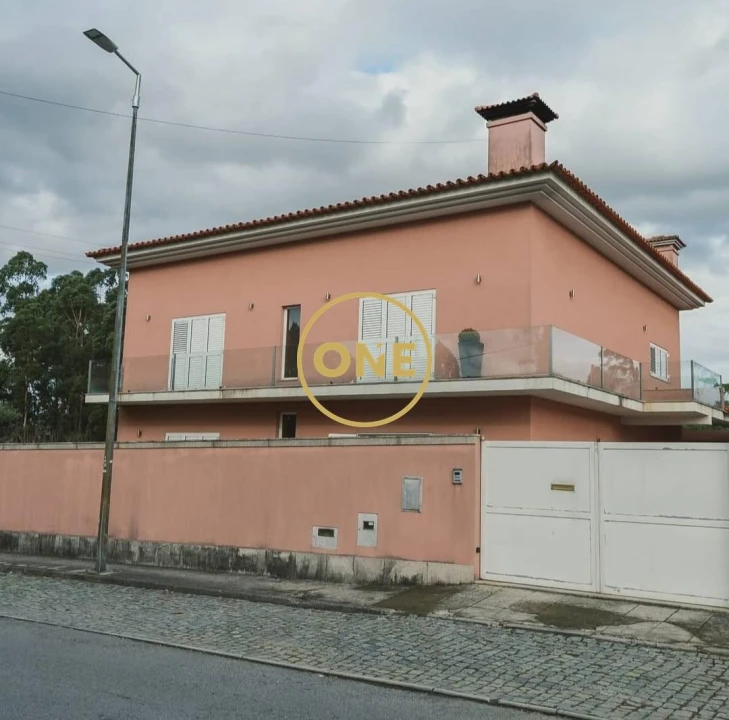 Moradia T4 para Venda em Lousado Foto 1