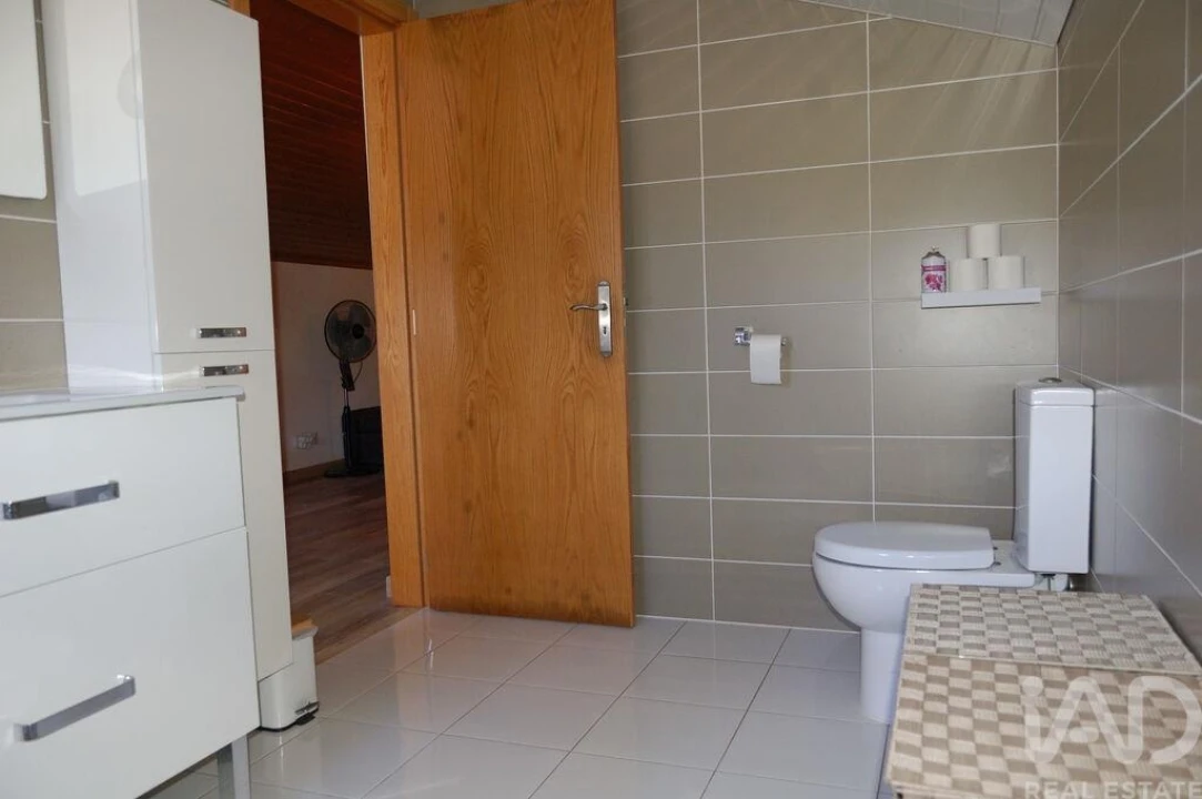 Moradia T5 para Venda em Almoster Foto 16