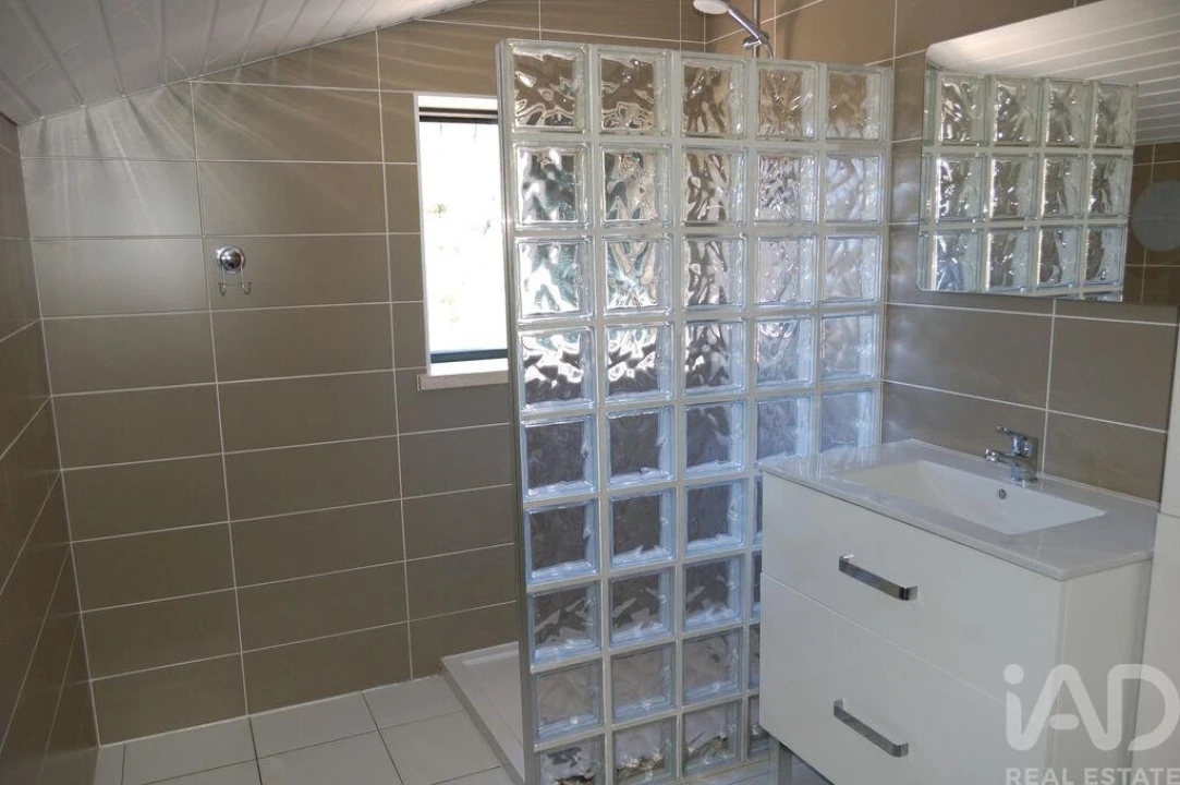 Moradia T5 para Venda em Almoster Foto 17