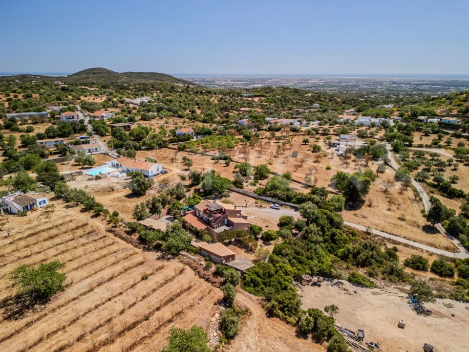 Moradia T6 para Venda em Santa Barbara de Nexe Foto 43