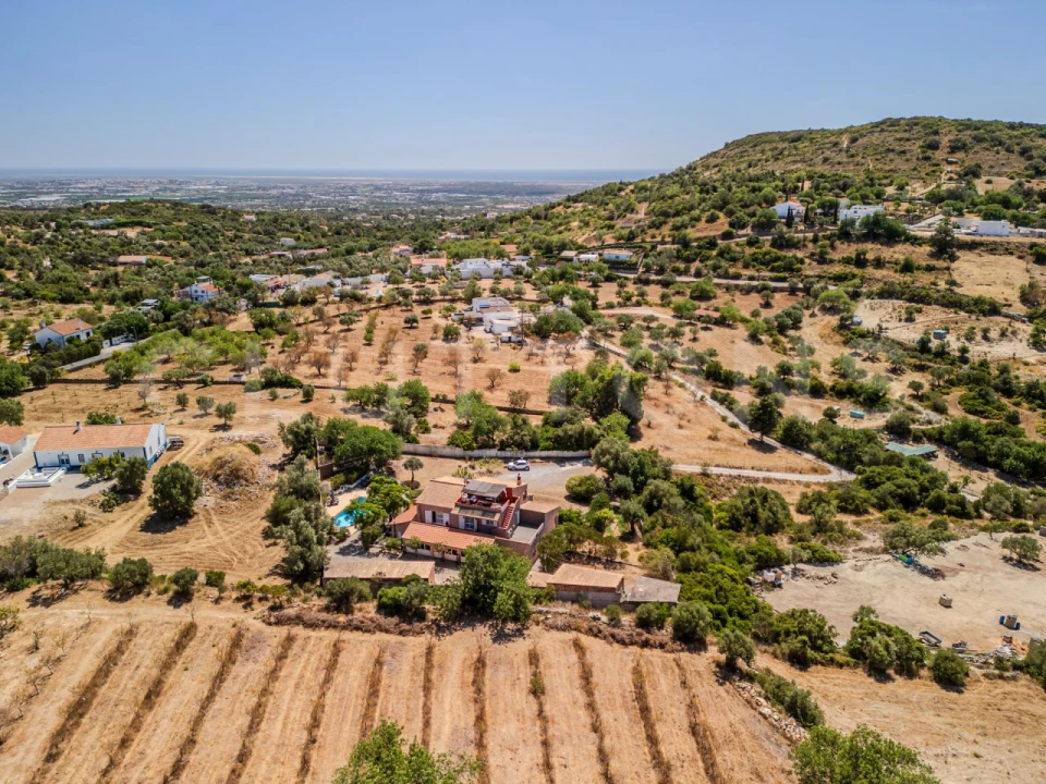 Moradia T6 para Venda em Santa Barbara de Nexe Foto 44