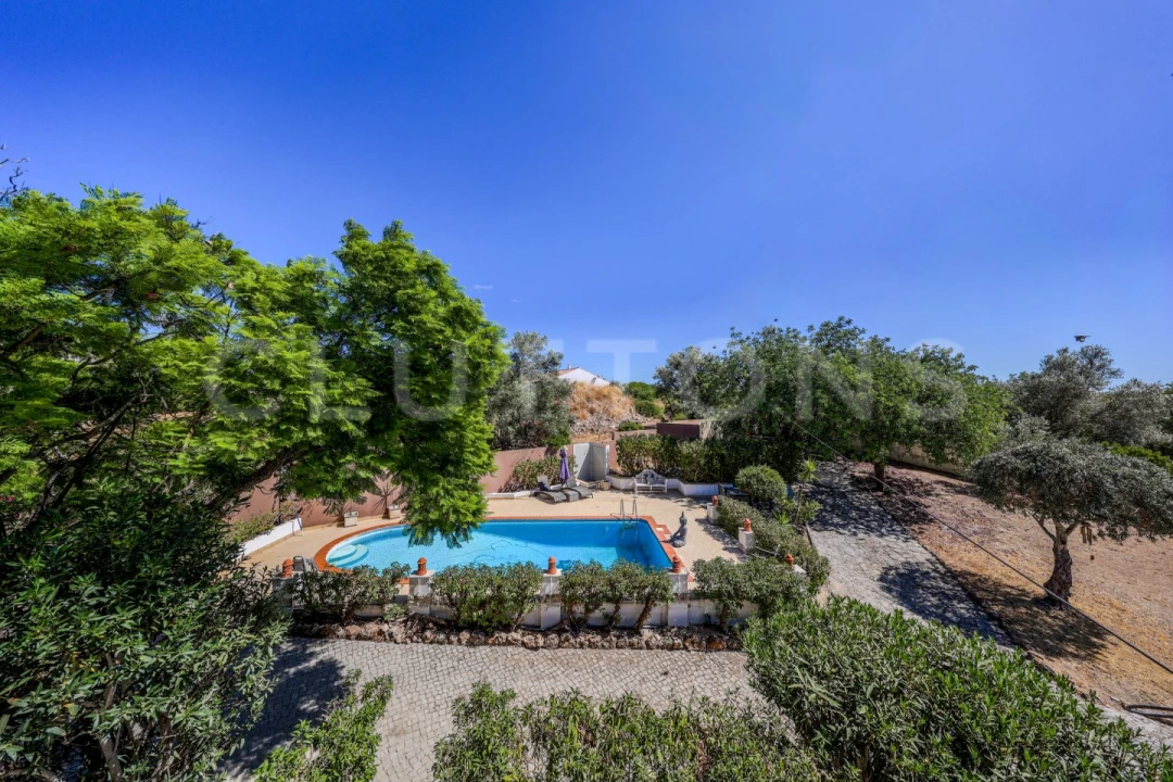 Moradia T6 para Venda em Santa Barbara de Nexe Foto 39