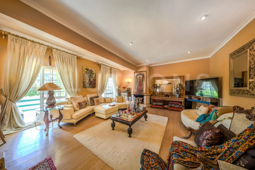 Moradia T6 para Venda em Santa Barbara de Nexe Foto 3