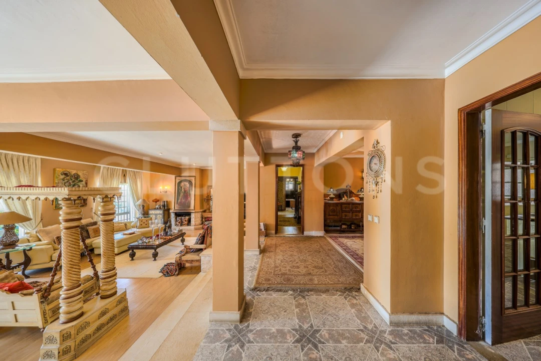 Moradia T6 para Venda em Santa Barbara de Nexe Foto 11