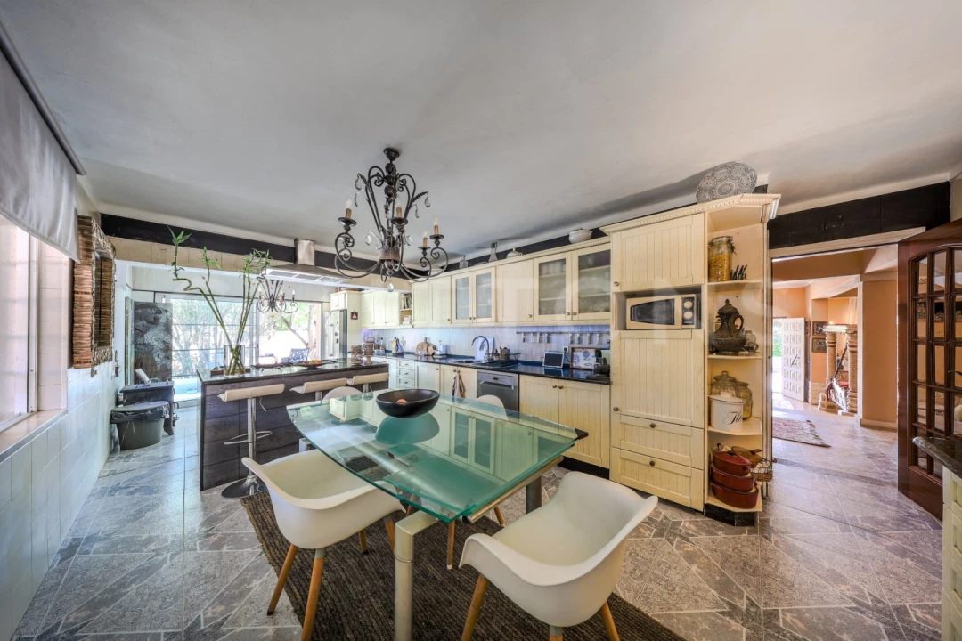 Moradia T6 para Venda em Santa Barbara de Nexe Foto 13