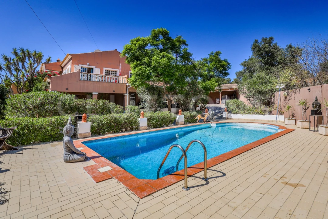 Moradia T6 para Venda em Santa Barbara de Nexe Foto 17