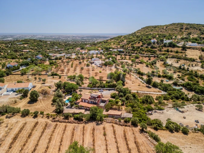 Moradia T6 para Venda em Santa Barbara de Nexe Foto 44