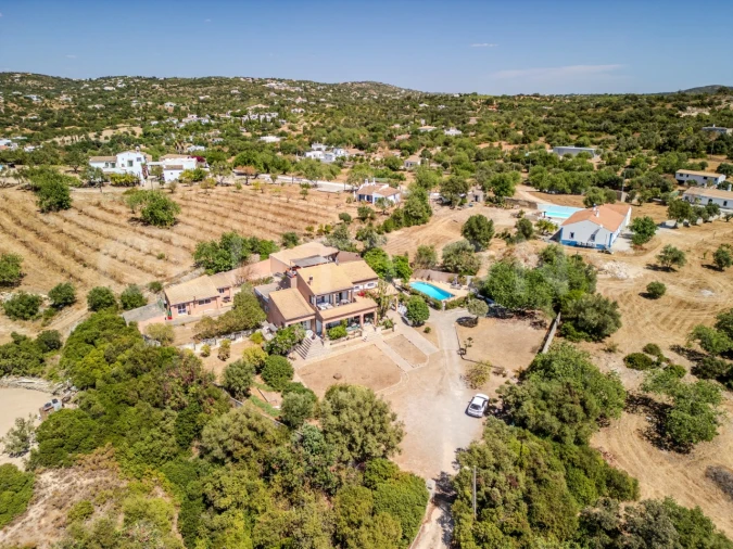 Moradia T6 para Venda em Santa Barbara de Nexe Foto 47