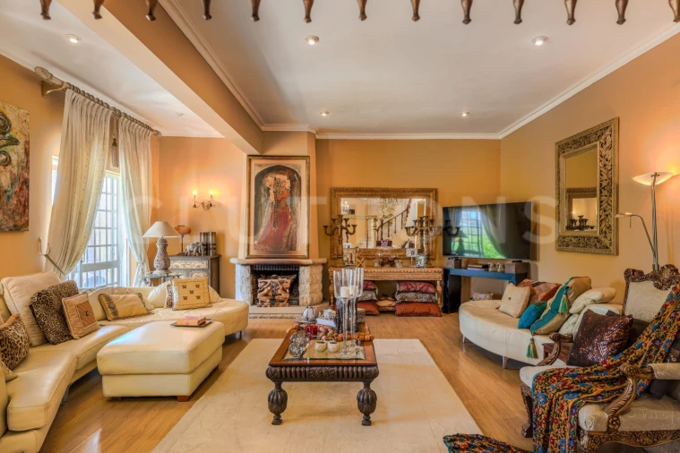 Moradia T6 para Venda em Santa Barbara de Nexe Foto 9