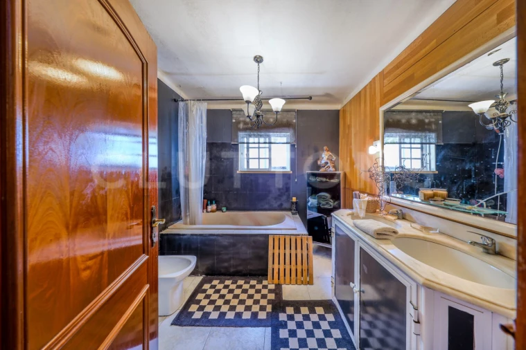 Moradia T6 para Venda em Santa Barbara de Nexe Foto 23