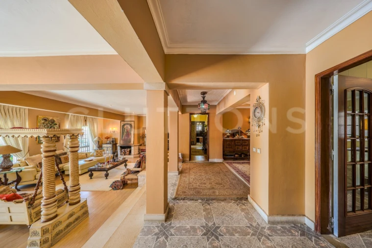 Moradia T6 para Venda em Santa Barbara de Nexe Foto 11