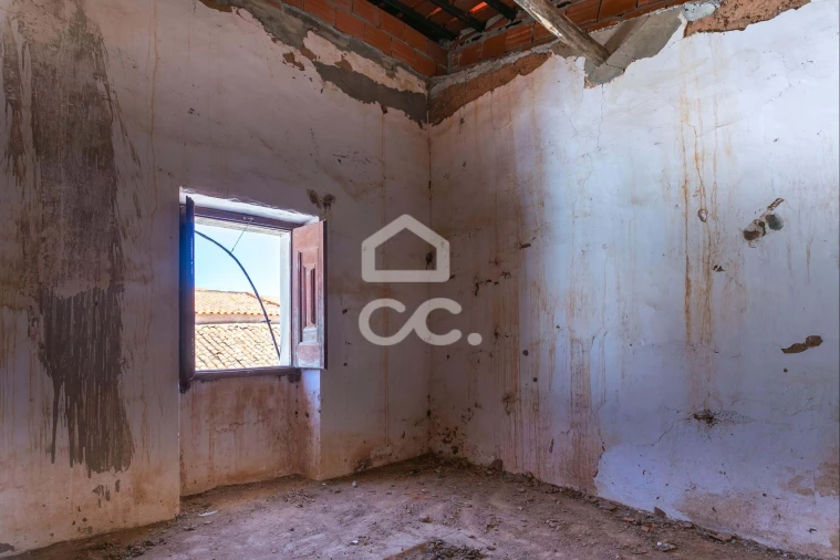 Moradia T3 para Venda em Mourão Foto 2