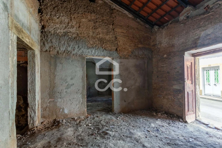 Moradia T3 para Venda em Mourão Foto 17